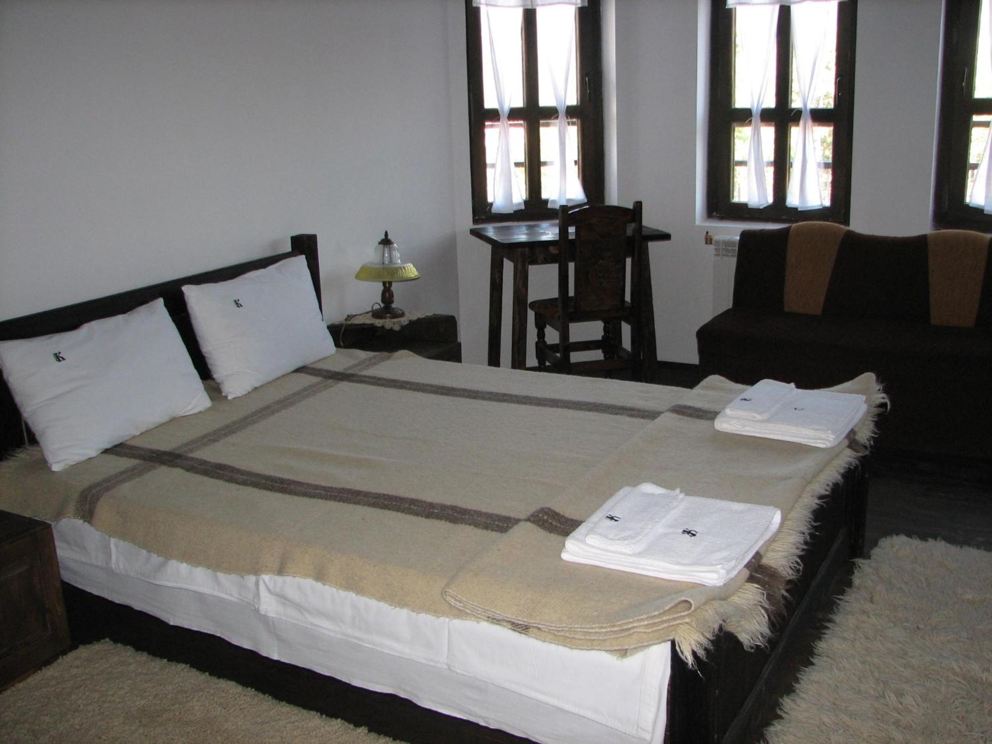 Family Hotel Kalifer Калофер Экстерьер фото