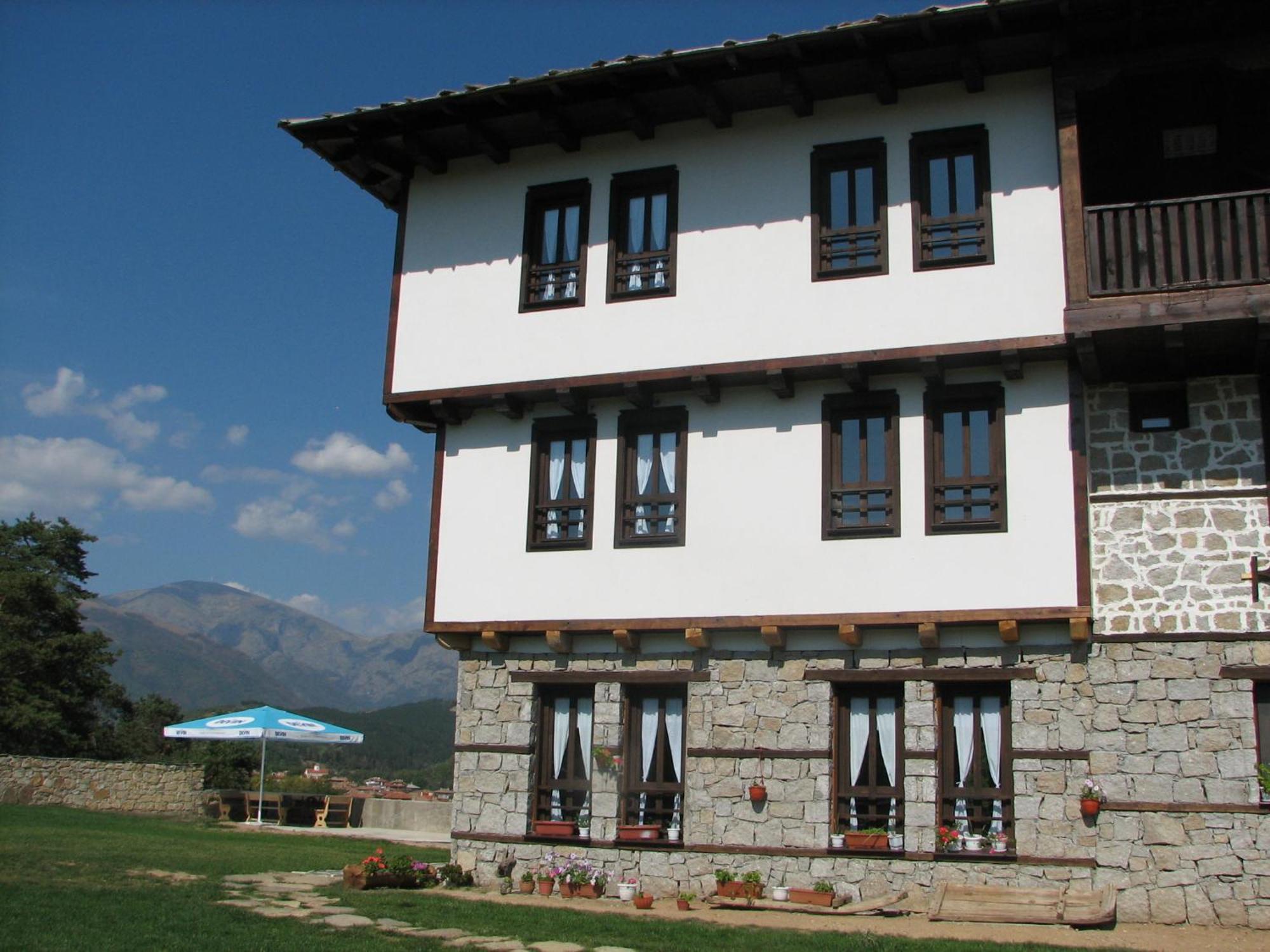Family Hotel Kalifer Калофер Экстерьер фото