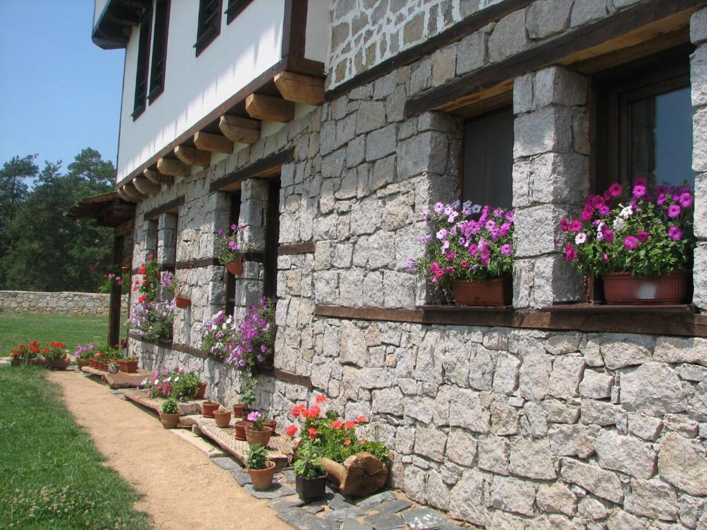 Family Hotel Kalifer Калофер Экстерьер фото