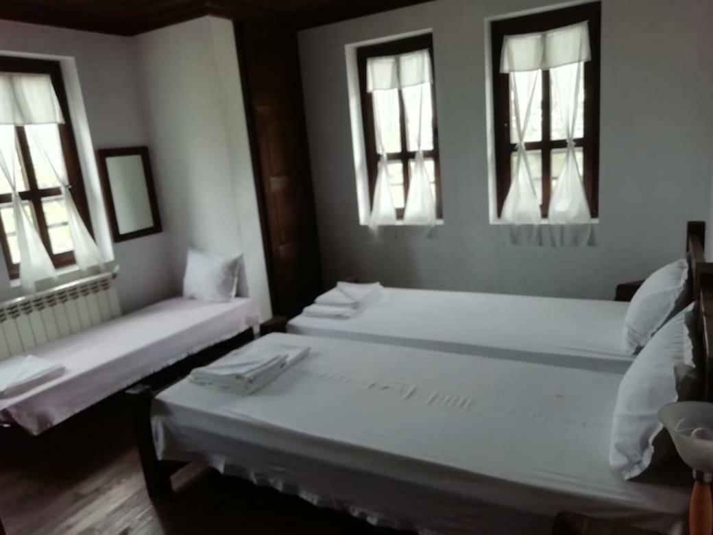 Family Hotel Kalifer Калофер Экстерьер фото