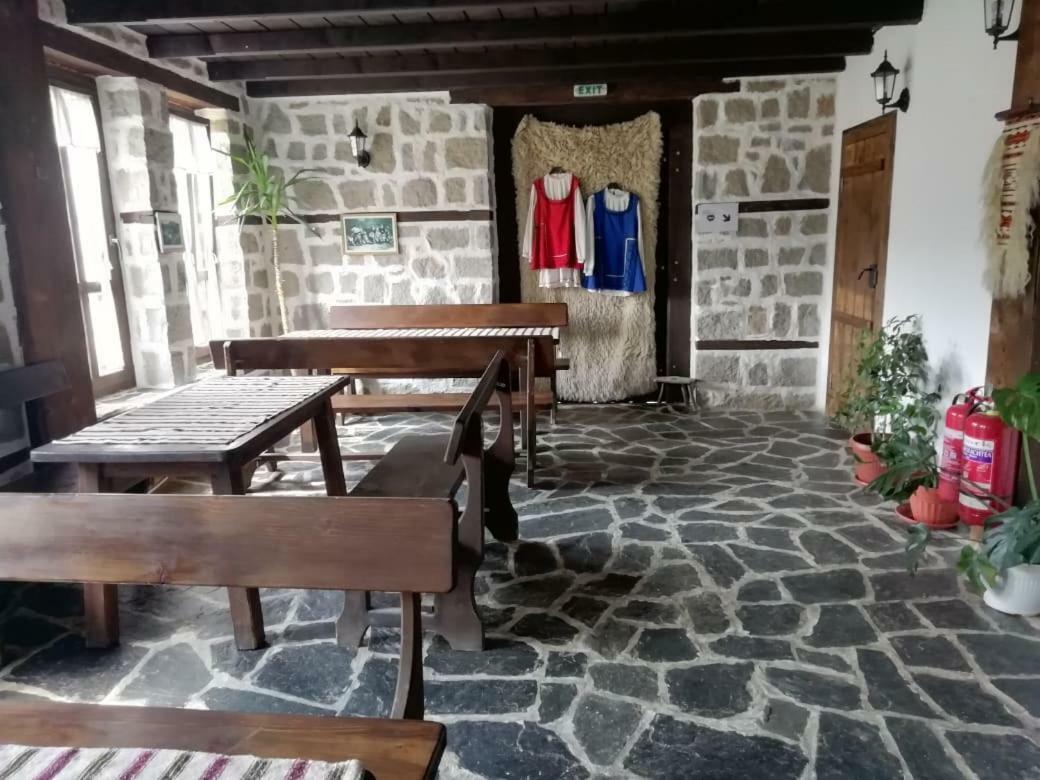 Family Hotel Kalifer Калофер Экстерьер фото