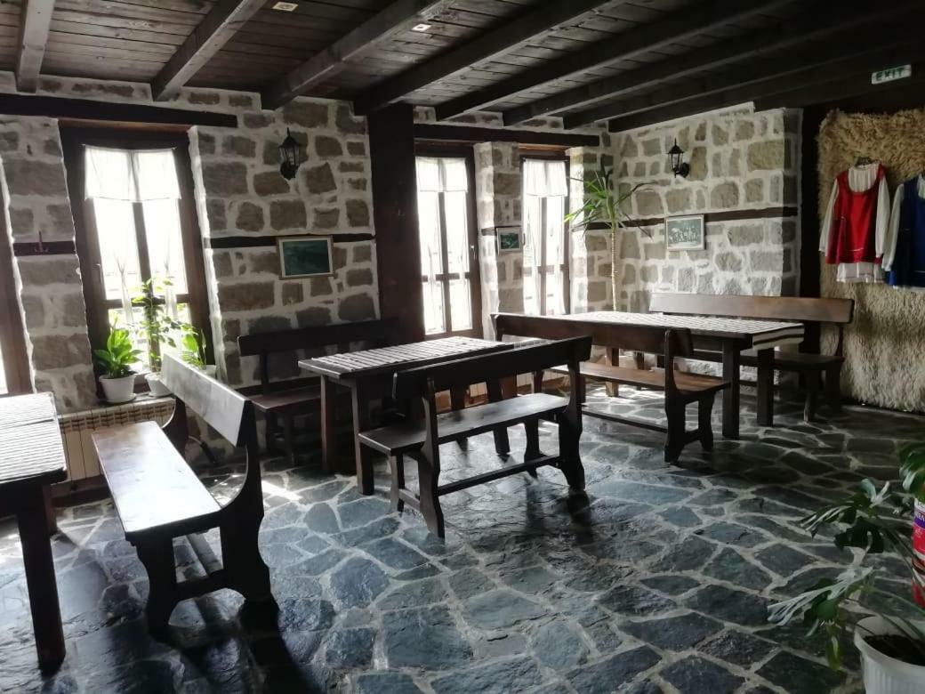 Family Hotel Kalifer Калофер Экстерьер фото