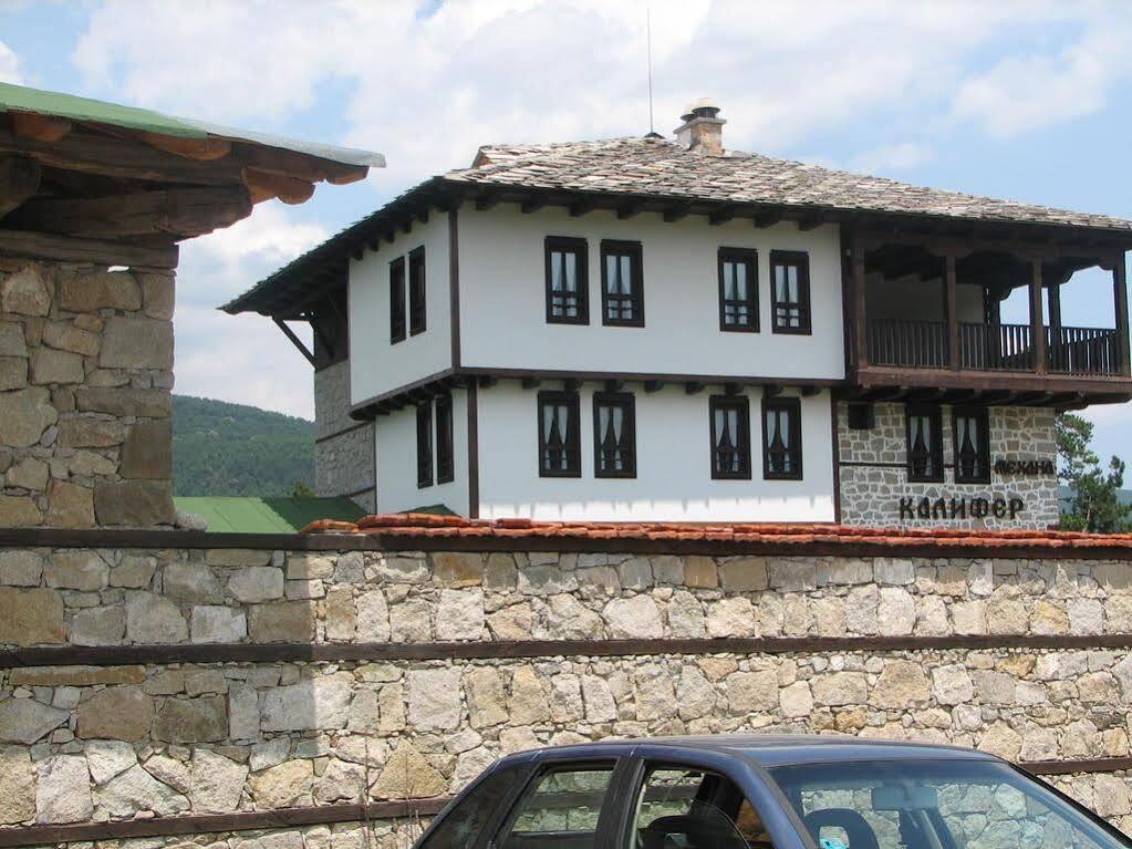 Family Hotel Kalifer Калофер Экстерьер фото